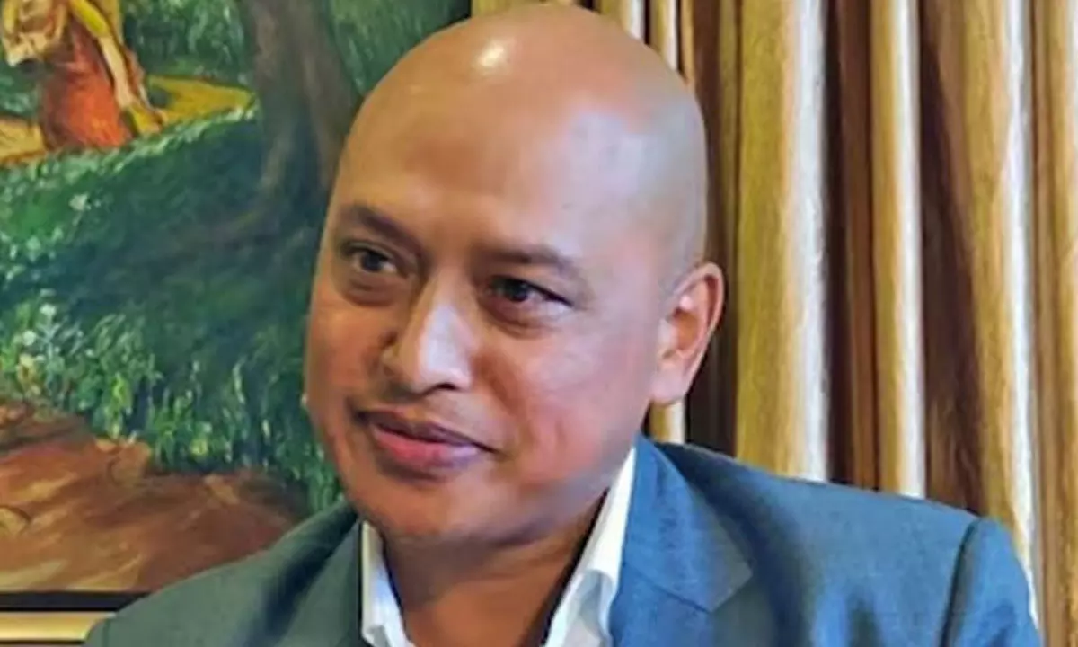 ఫ్రెండ్లీగా ఫుట్స‌ల్ ఆడుతూ.. ప్రాణాలు పోగొట్టుకున్న ఎంపీ