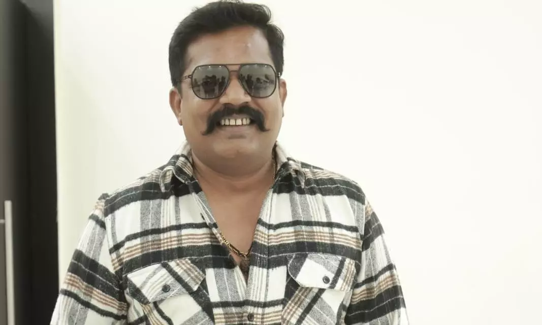 పెళ్లికి పిల‌వ‌ర‌ని తెలిసీ ఏంటీ వెట‌కారం? ర‌క్షిత్ శెట్టి ఫ్రెండుకు చీవాట్లు!