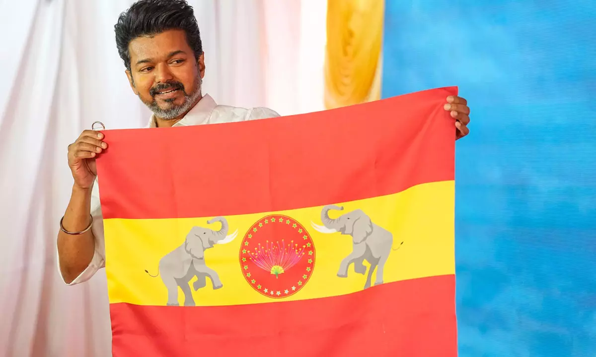 బంపర్ ఆఫర్లతో విజయ్ పార్టీ ఉక్కిరి బిక్కిరి