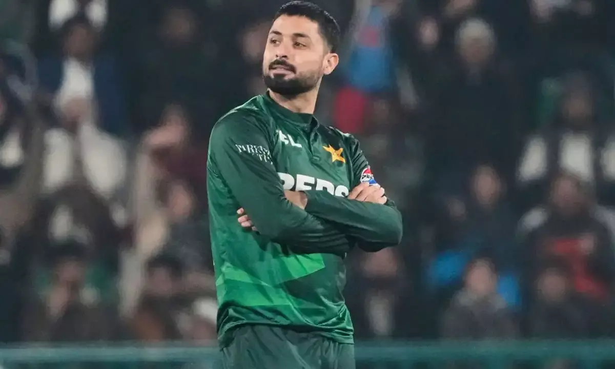 ఆ వివాదాస్ప‌ద పాక్ క్రికెట‌ర్.. స‌న్ రైజ‌ర్స్ కు ఆడ‌తాడా? లేదా?