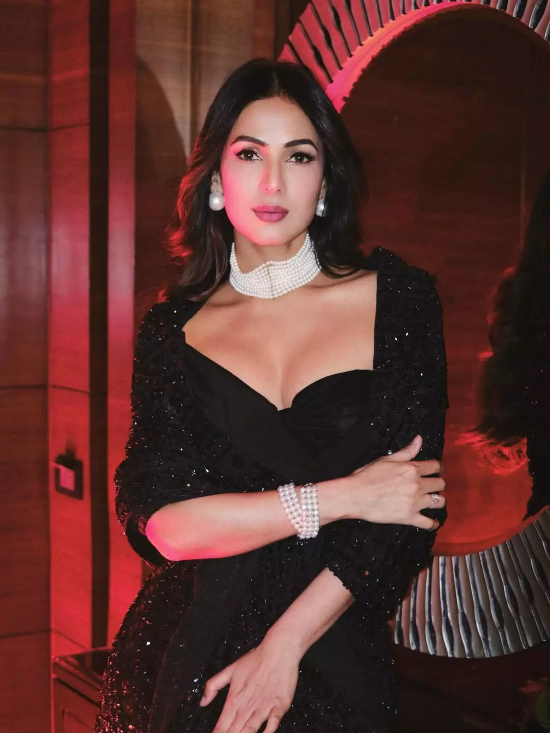Sonal Chauhan Stuns in Elegant Black Glam Look