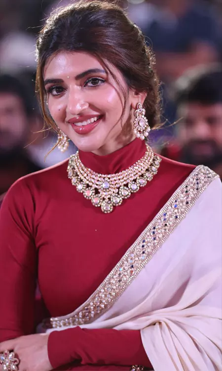 Sreeleela Shines Bright at Ustaad Bhagat Singh Pre-Release Event