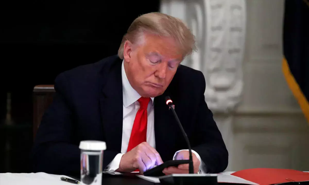 అధ్యక్షుడి ఫోన్ నంబర్ లీక్ అయితే పరిస్థితి ఏంటి?.. వాషింగ్టన్ వర్గాల్లో హాట్ టాపిక్.. ట్రంప్ వాడే ఆ సీక్రెట్ నంబర్ మర్మమిదే!