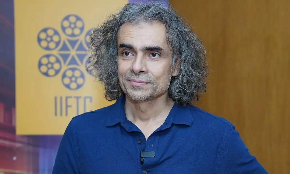 దేశ‌విభ‌జ‌న వ‌ల‌స‌ల నేప‌థ్యంలో ప్రేమ‌క‌థ‌తో పాపుల‌ర్ ద‌ర్శ‌కుడి ప్ర‌యోగం!