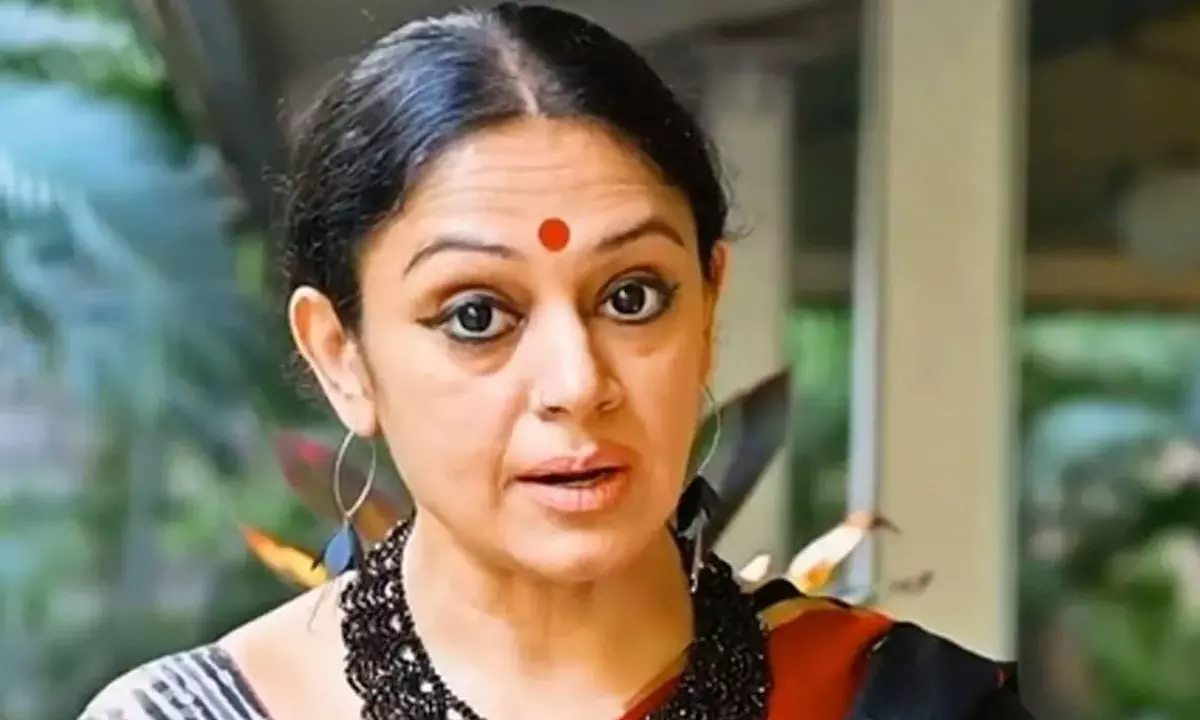 నిన్న ర‌మ్య‌కృష్ణ‌..నేడు శోభ‌న కూడా రెడీ!