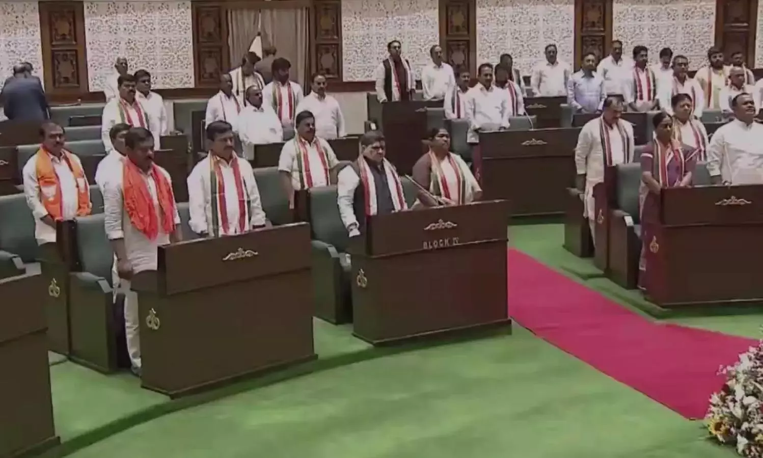 వందే మాతరం వేళ తెలంగాణ అసెంబ్లీ నుంచి వెళ్లిపోయిన‌ ఎంఐఎం ఎమ్మెల్యేలు.. వివాదం