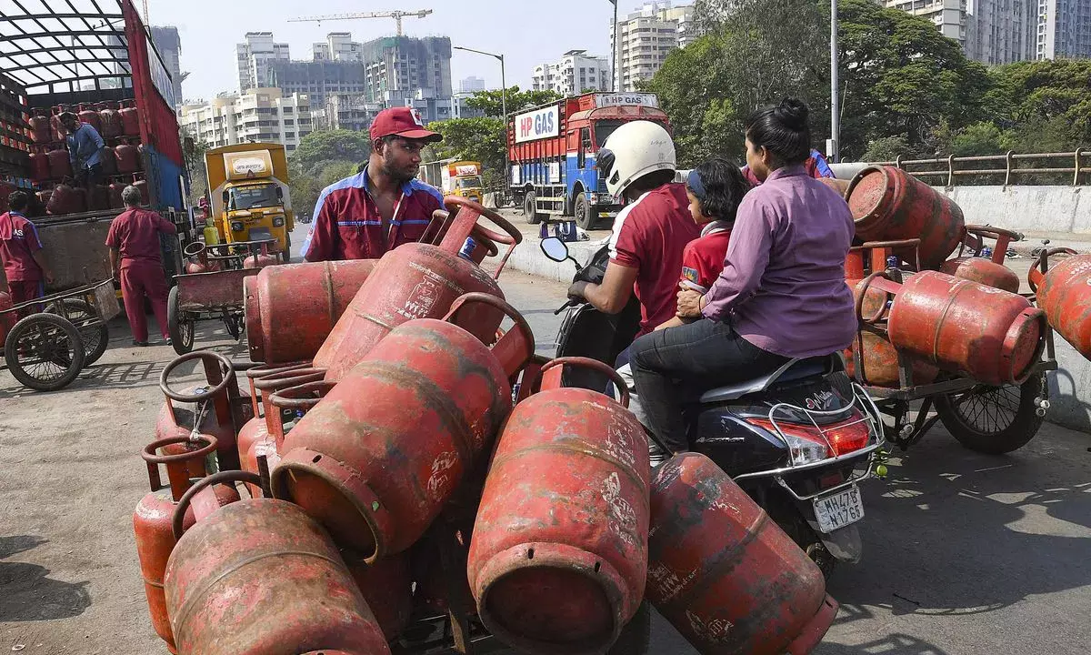 కొత్త ప్లాన్ : ఎల్పీజీకి బదులుగా పీఎన్‌జీ కనెక్షన్లు