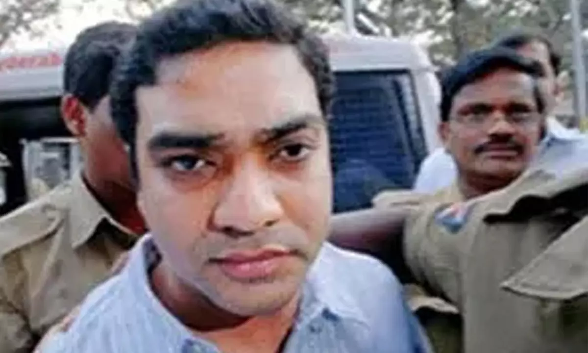 సుప్రీంకోర్టు తీర్పు నేపథ్యంలో యూఎస్ నుంచి నాంపల్లి కోర్టులో లొంగిపోయాడు