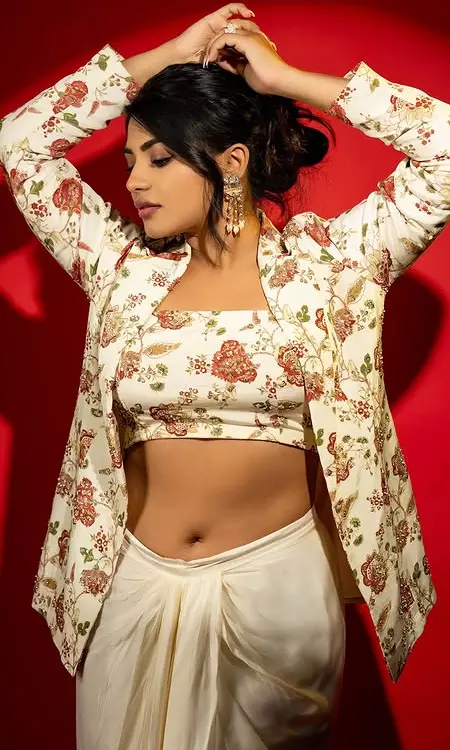 Nayan Sarika is Just Awesome In These Pics