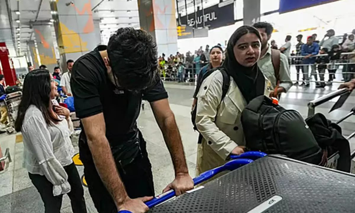 బేస్‌మెంట్‌లోనే జీవితం.. ఇరాన్ నుంచి వచ్చిన రెండో బ్యాచ్ షాకింగ్ అనుభవాలు