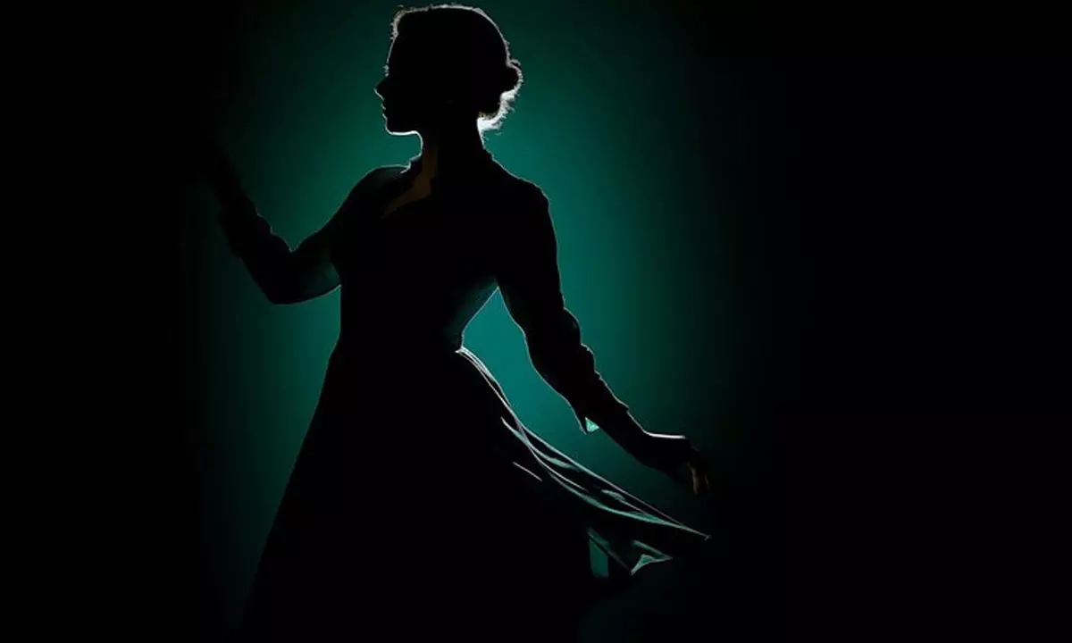 సంపాదించ‌డంలో ఈ భామ టెక్నిక్ మ‌తి పోగొడుతోంది!