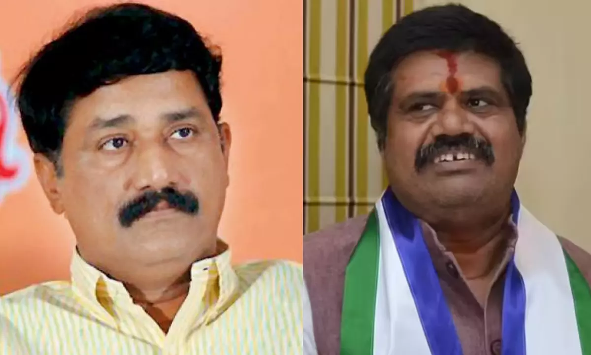 శీనులిద్దరూ ఒక్కటయ్యారు...వాటే పొలిటికల్ సీన్ !