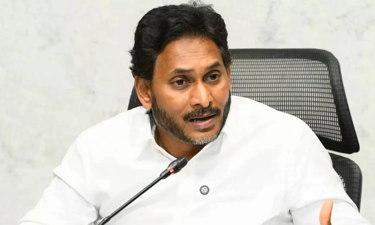 కూటమి పుట్టలో ఎంతో మంది...అయినా నో యాక్షన్ !