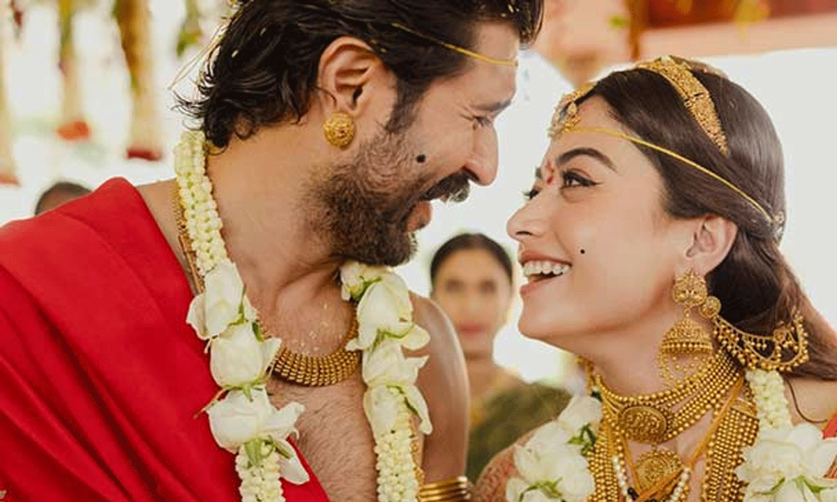 విరోష్ బ్రాండ్ కు భారీ ఆఫర్స్.. కానీ..