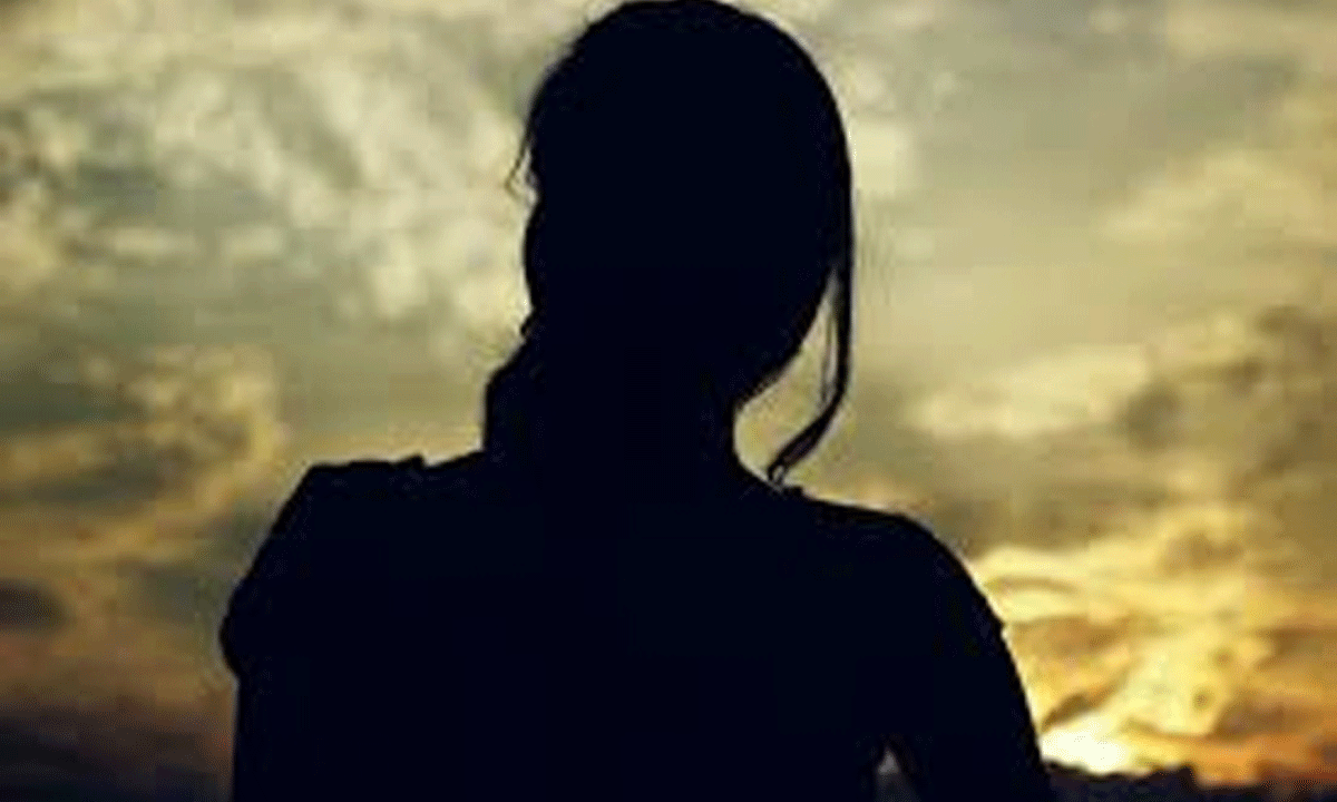 ఎటాక్ చేయడం..అక్క‌డే సంపాదించ‌డం ఆవిడ‌కే చెల్లింది!