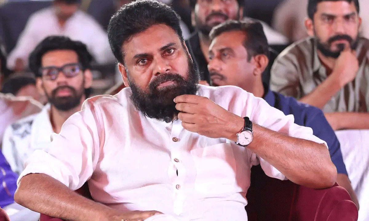 ప‌వ‌న్ కోసం పాత్ర విన‌కుండానే ఒకే చేసిన భామ‌లు!