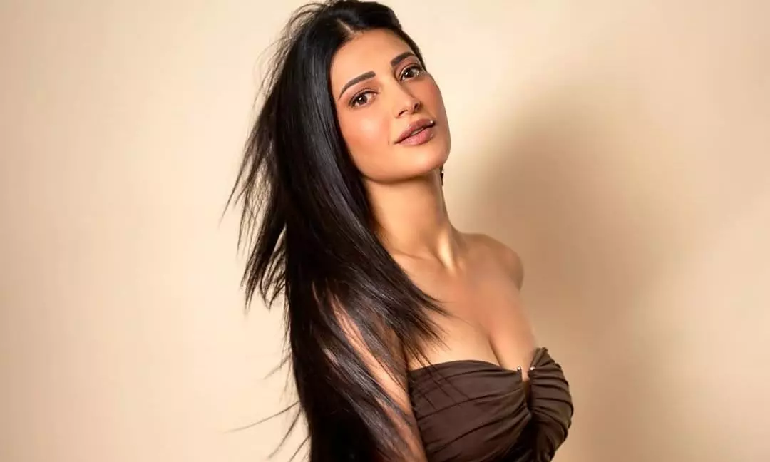 శృతి హాసన్ స్టన్నింగ్ స్టైల్.. చూపులతోనే మ్యాజిక్!