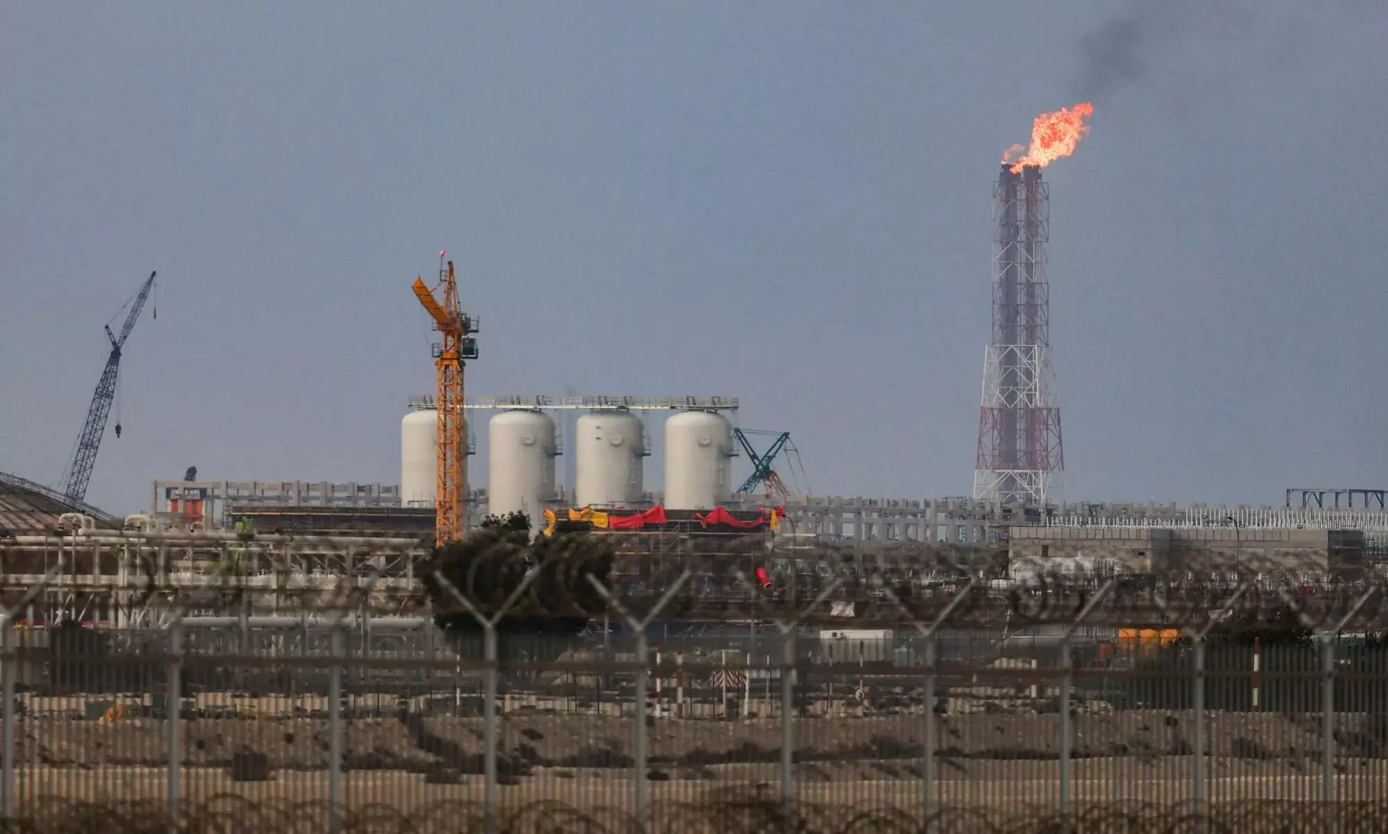 ఇక భీకర యుద్ధం? అర్జరాత్రి ఖతార్ గ్యాస్ జీవనాడిపై ఇరాన్ భారీ దాడి