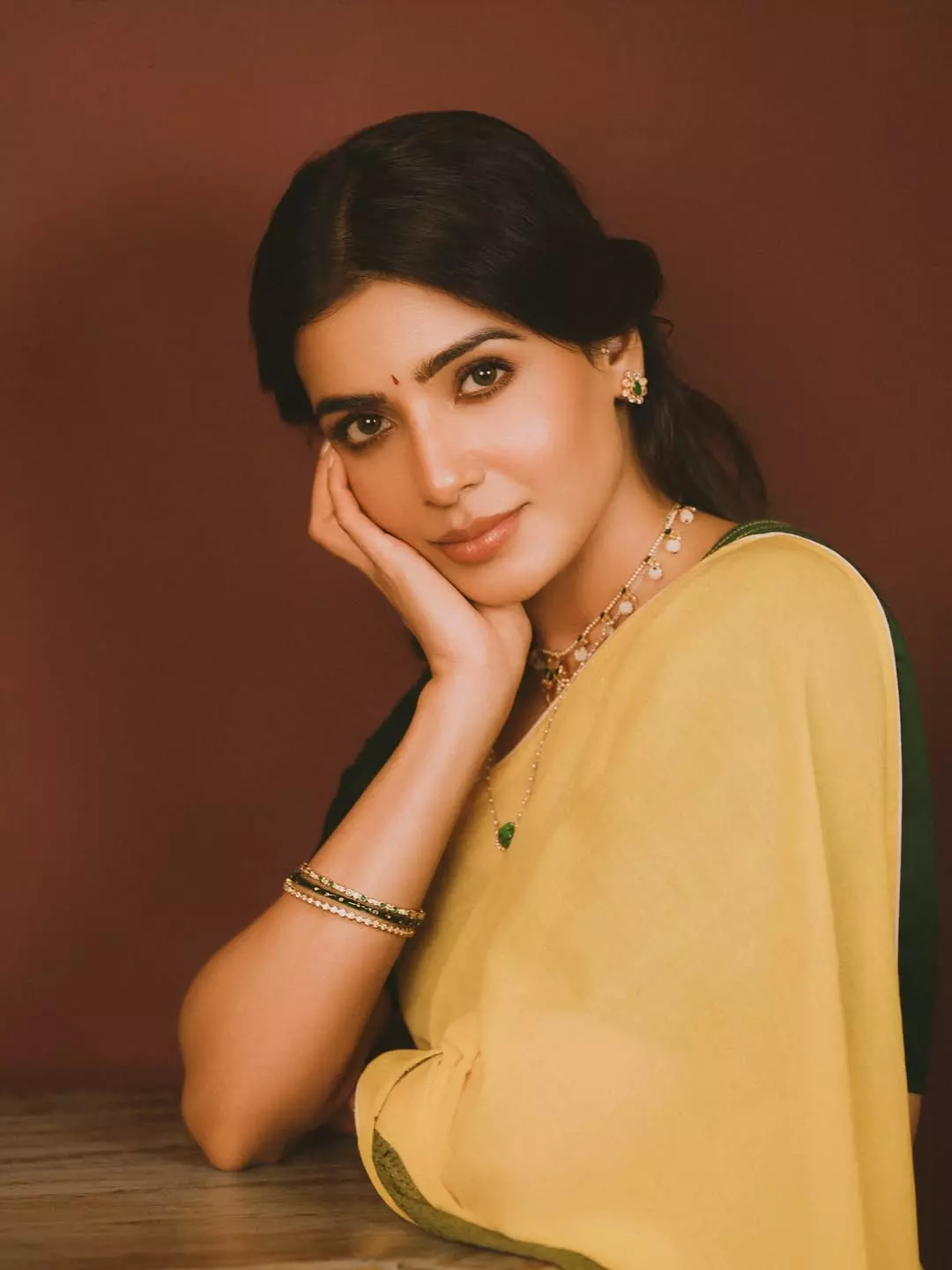 Samantha Ruth Prabhu Stuns in Yellow-Green Linen Saree