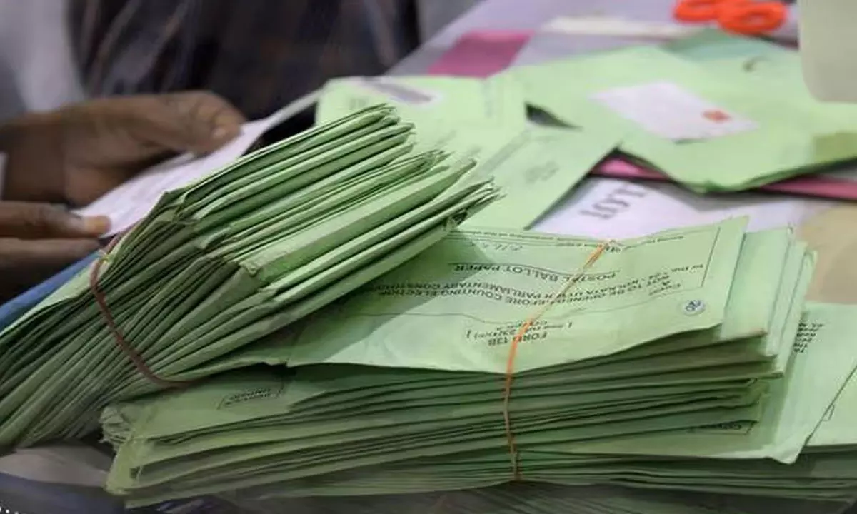 వారందరికీ పోస్టల్ బ్యాలెట్ ఓటు..ఈసీ కీలక డెసిషన్