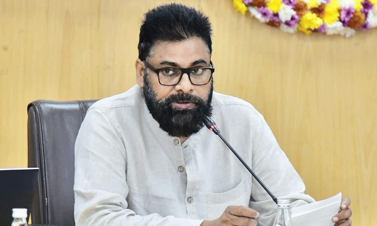 చంద్ర‌బాబు అనుభ‌వం ప్ర‌త్య‌క్షంగా చూస్తున్నా: ప‌వ‌న్