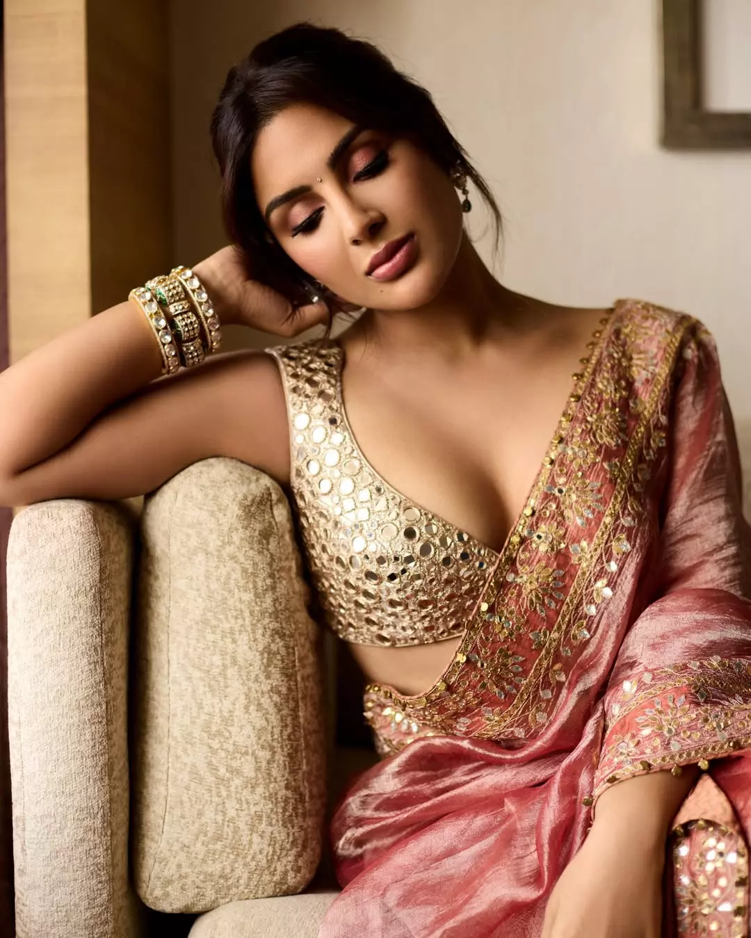 Silken Glow: Samyuktha Menon’s Ethereal Elegance