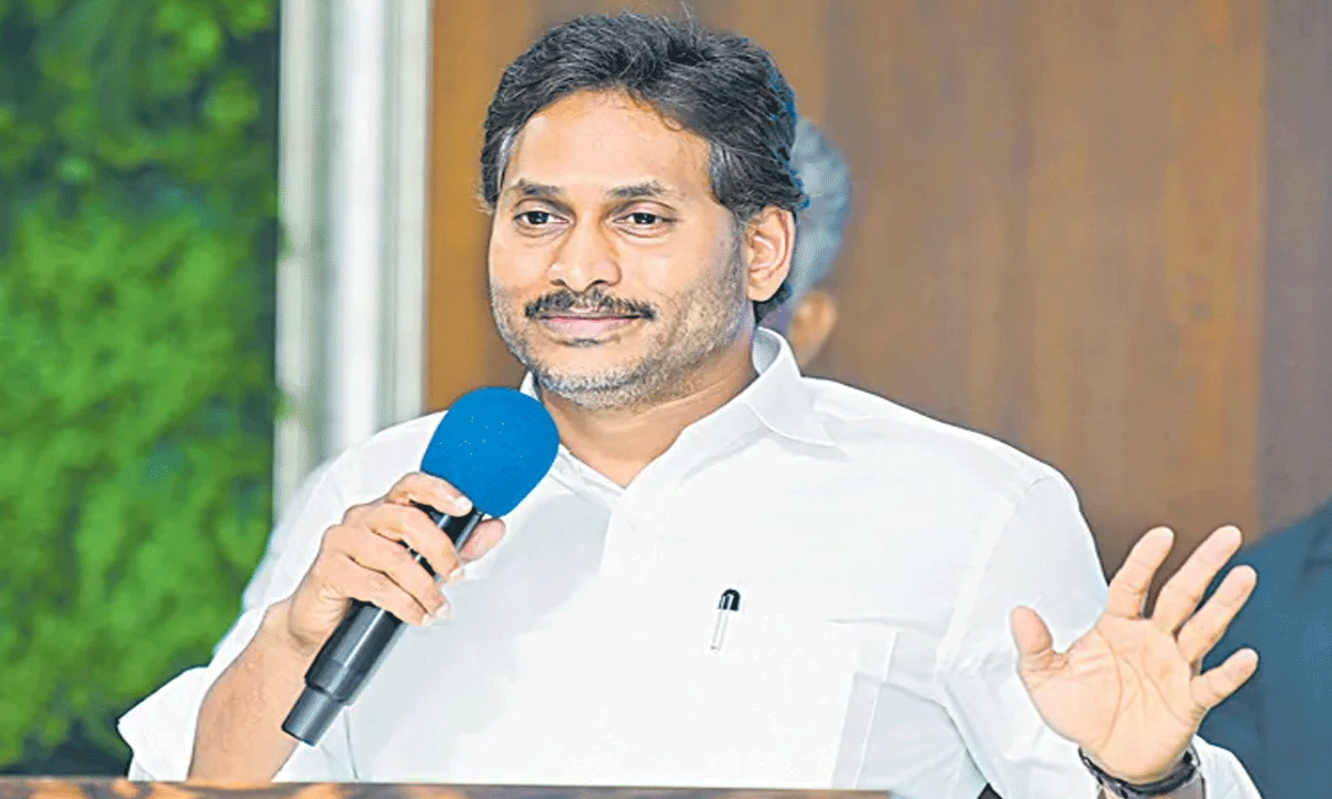 జ‌గ‌న్ మౌనం: చెక్‌ పెట్ట‌క‌పోతే చిక్కులే.. !
