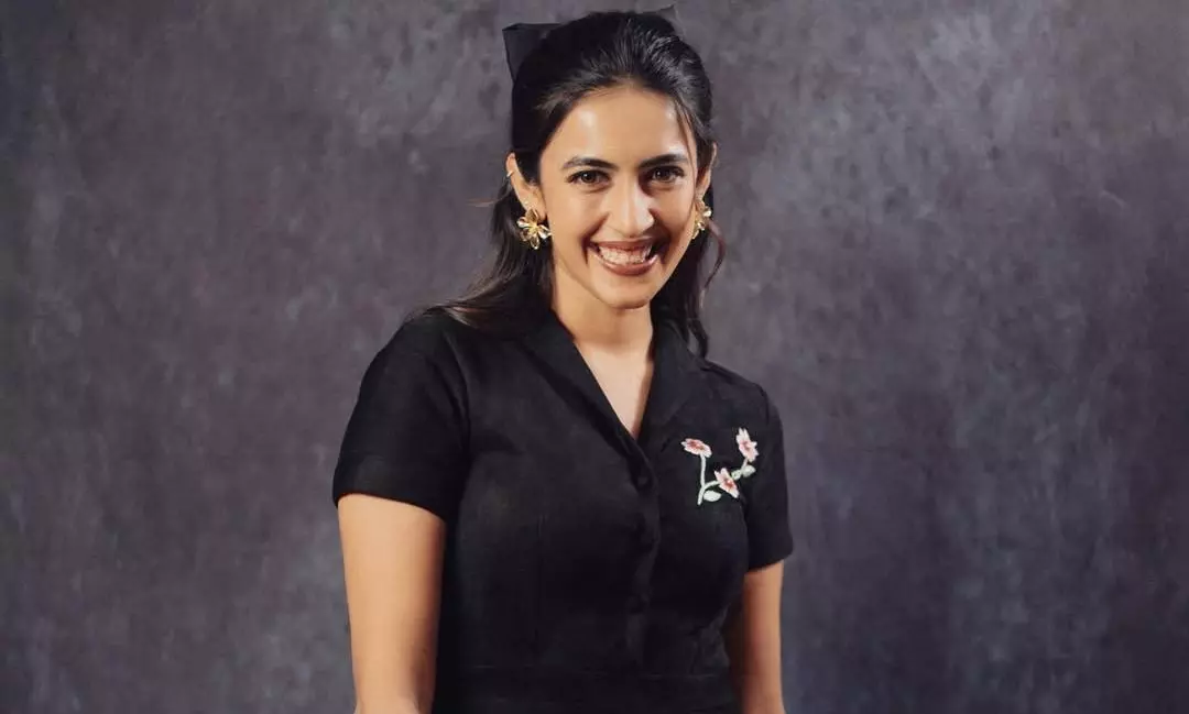 నిహారిక గ్లామర్ టచ్.. స్మైల్ తోనే కుర్ర కారు ఫిదా!