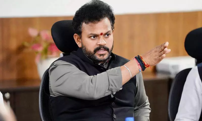 విమాన మంత్రి ఆ పని చేస్తే పదివేలు