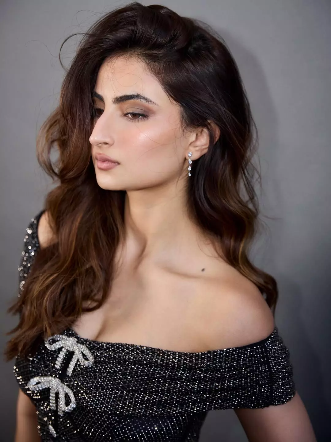 Palak Tiwari Turns Heads in Black Sequined Gown, stuns fans with bold glamour