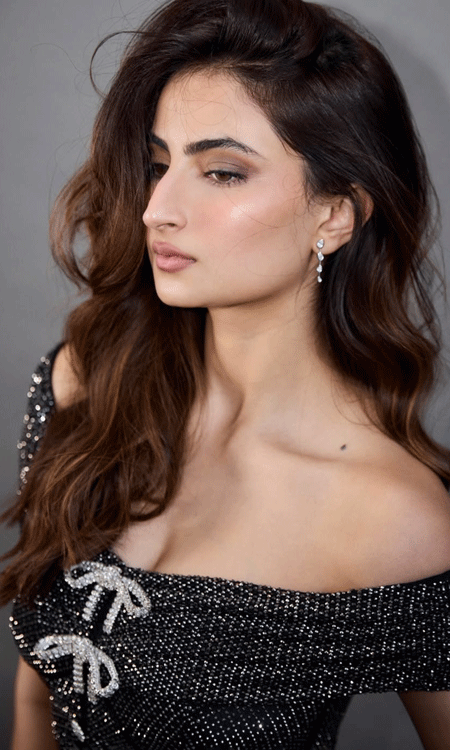 Palak Tiwari Turns Heads in Black Sequined Gown, stuns fans with bold glamour