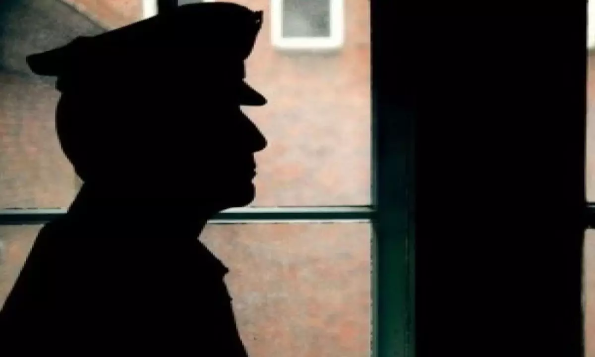 ఏపీ ఐఏఎస్ అధికారులపై నిఘా.. ప్రభుత్వానికి షాకింగ్ అప్డేట్