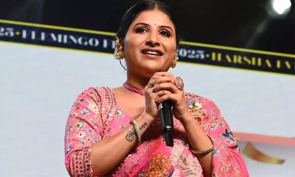 మంగ్లీ పేరుతో మైక్రో ఫైనాన్స్.. పరువు తీసే ప్రయత్నం!