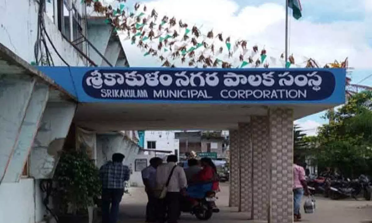 సిక్కోలు తొలి మేయర్ ఎవరు ?