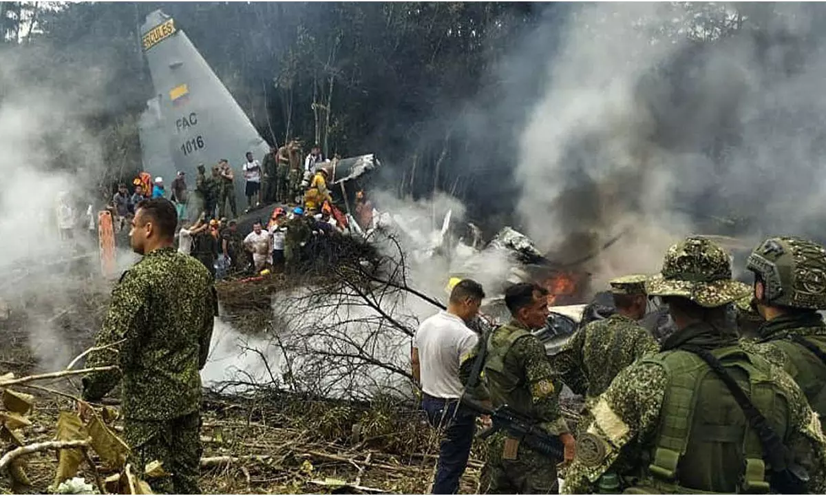 125 మందితో ప్రయాణిస్తున్న సైనిక విమానం కుప్పకూలింది.. అసలేం జరిగింది?