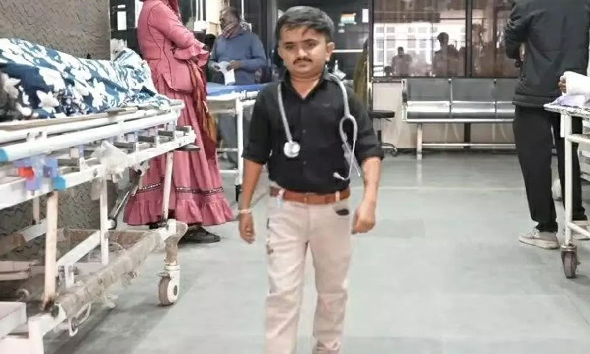 ఎత్తు కాదు ప్రతిభే అసలు ప్రమాణం… తిరస్కరణ నుంచి వైద్యుడిగా ఎదిగిన డా. గణేశ్ బారియా కథ వైరల్