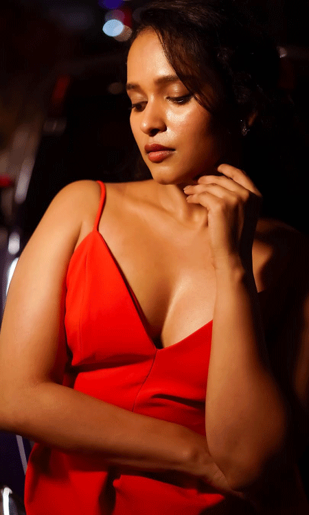 Pavani Karanam Shines in Fiery Red � A Nighttime Glow