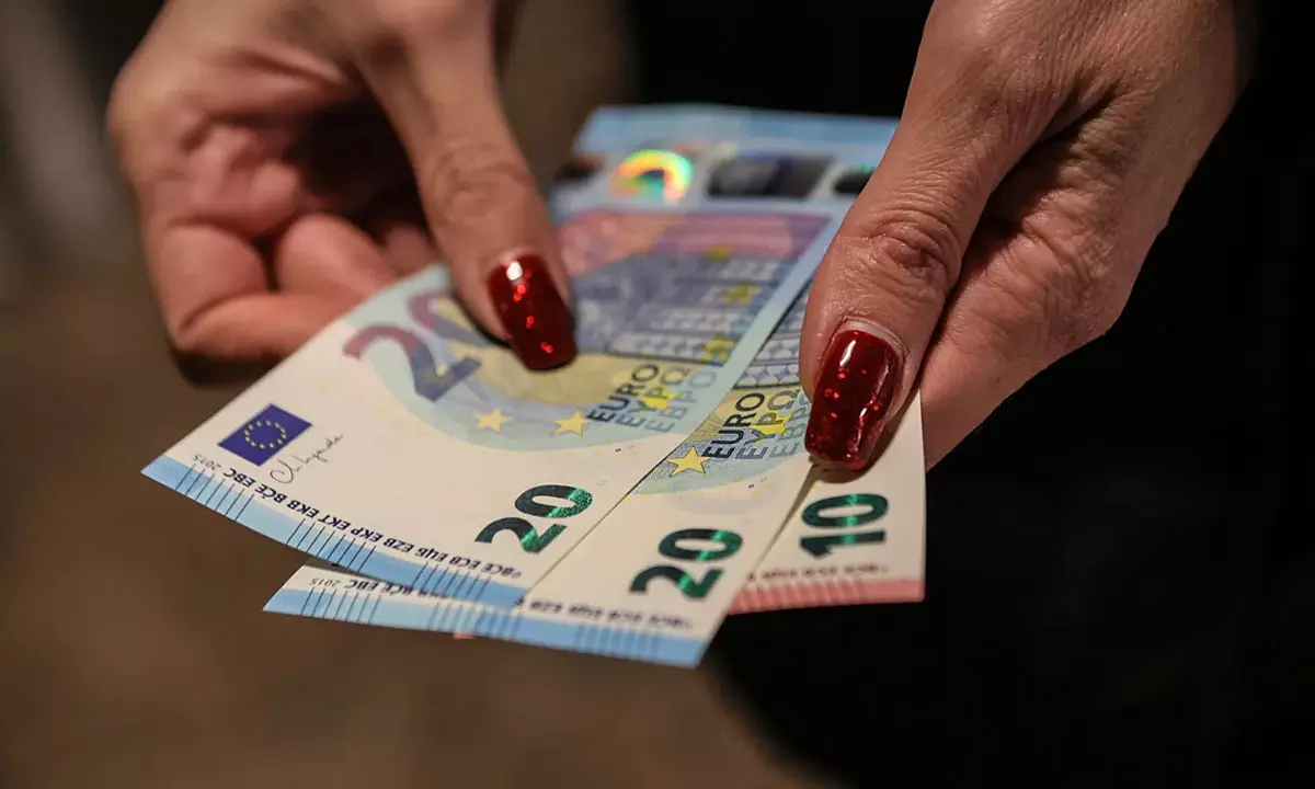 2026లో యూరప్ జీతాల రేస్… టాప్ ఎవరు? బాటమ్ ఎవరు?