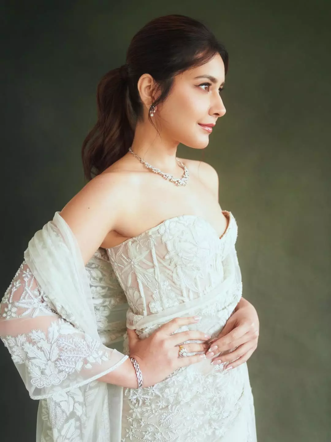 Raashi Khanna’s Simple White Style Goes Viral