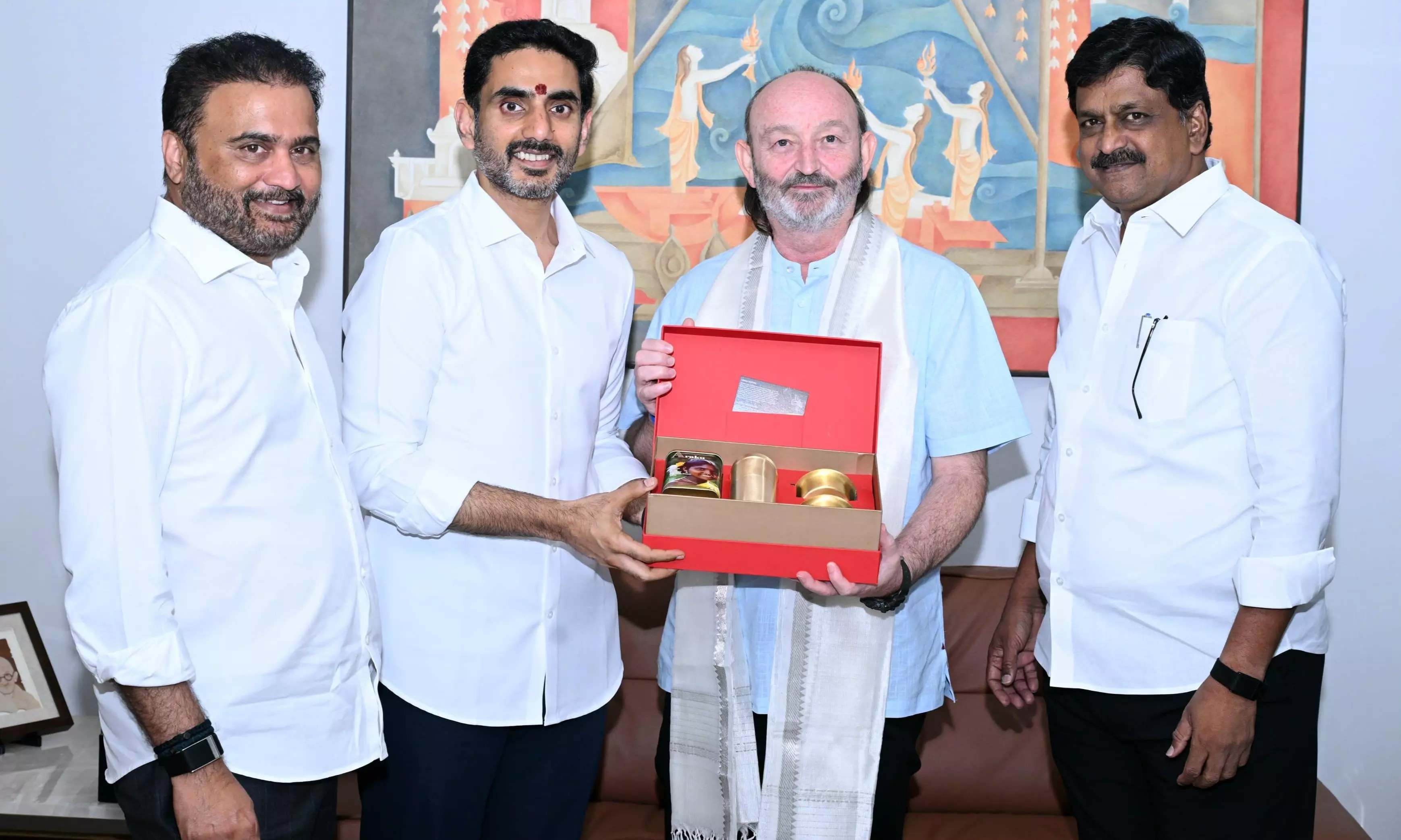 మాటల్లో కాదు చేతల్లో చూపించారు.. లోకేష్ నిర్ణయంపై సర్వత్రా ప్రశంసలు.