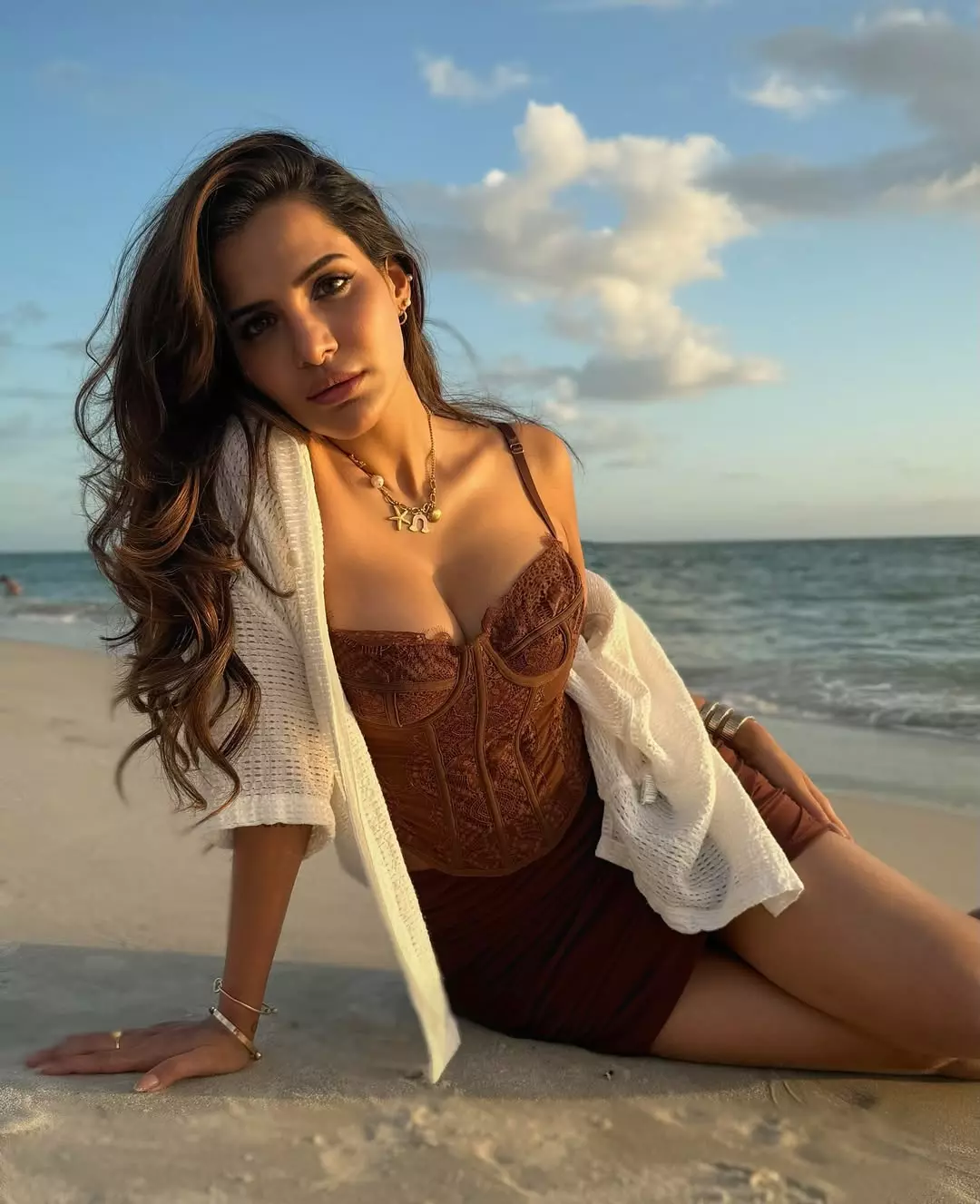 Ashu Reddy Sizzles by the Shore in a Stunning Beach Look Ashu Reddy Sizzles by the Shore in a Stunning Beach Look