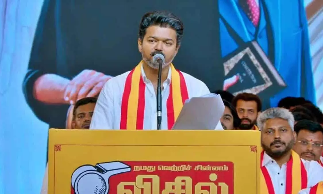 రాజకీయ క్షేత్రంలో విజయ్ సరికొత్త ప్రయోగం!