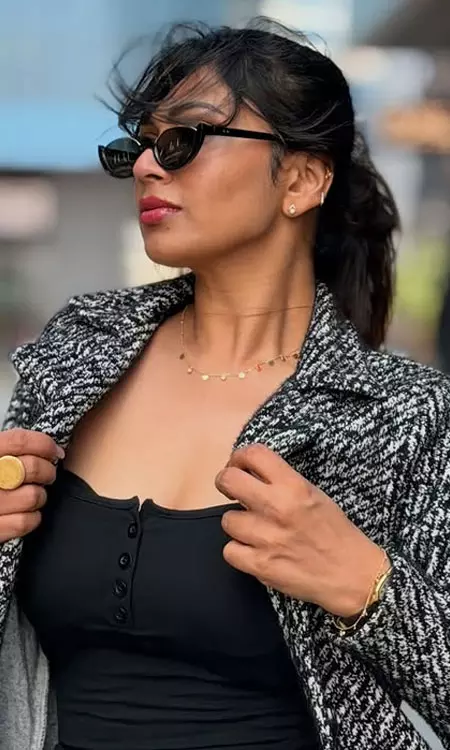 Inaya Sulthana Enjoys Happy Vibes