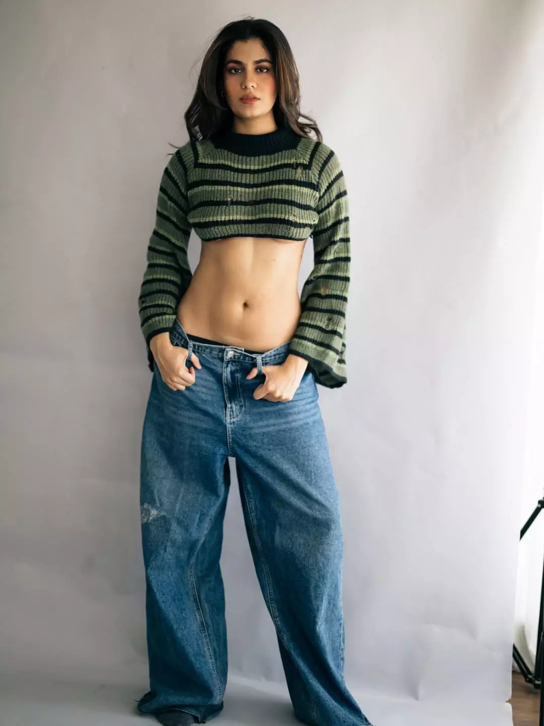 Shreya Dhanwanthary Flaunts Toned Abs in Confident New Look