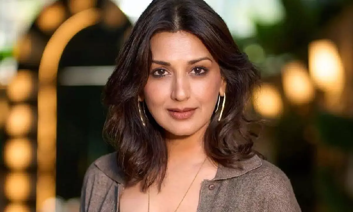 హీరోయిన్‌ పై భూ కబ్జా కేసు..!