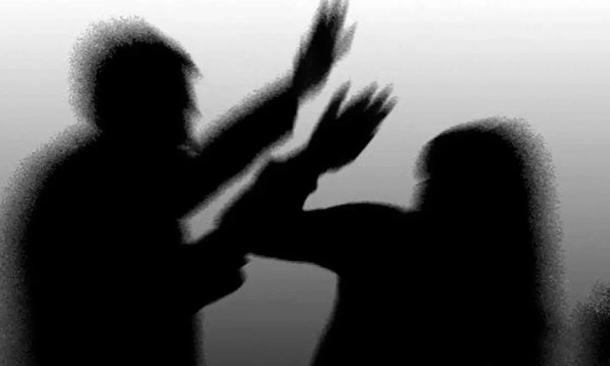 వీడెంత సైకో అంటే? రెండో భార్యతో ఏకాంతంగా ఉన్న ఫోటోల్ని పంపి టార్చర్