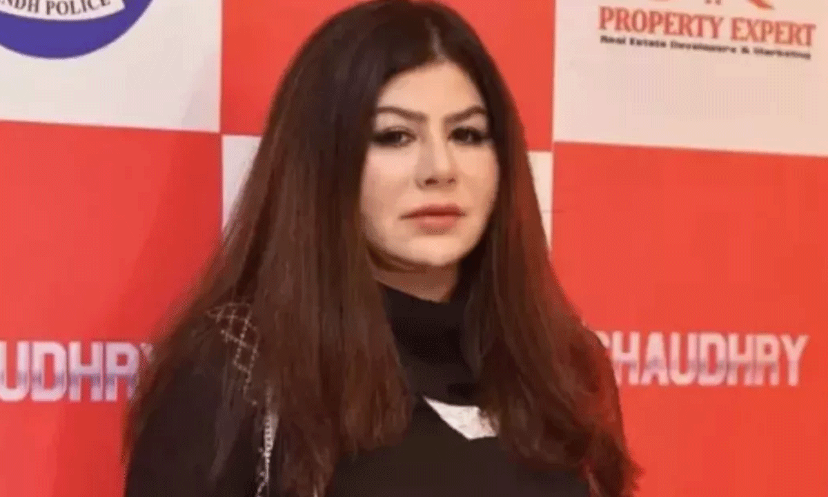 ఆ న‌టుడిని ఆకాశానికి ఎత్తేసిన పాకిస్తానీ వైఫ్!