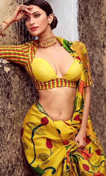 Diksha Singh: Rising Star Redefining Modern Glamour