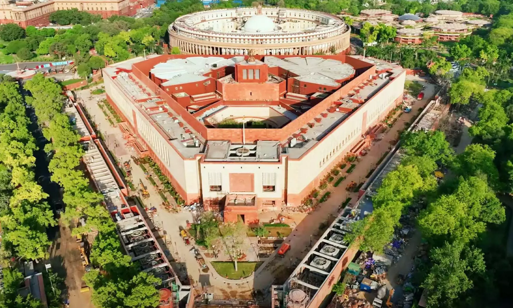 రాజ్యాంగంలో రాష్ట్రమే కీలకం.. రాజధాని కాదు..