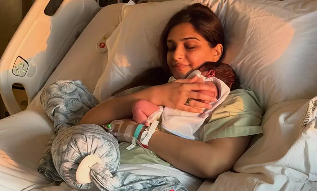 తన కొడుకును చూపించిన సోనమ్ కపూర్.. ఎంత క్యూట్ గా ఉన్నాడో!